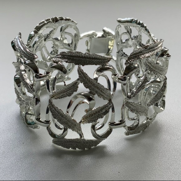 VTG Silvertone Leaf & Scroll Chunky Panel Bracelet - Picture 2 of 4